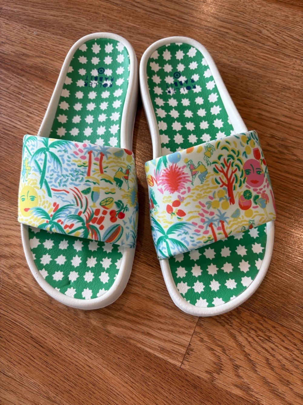 NWOT Women’s Roller Rabbit X Pink and Green Slides 8